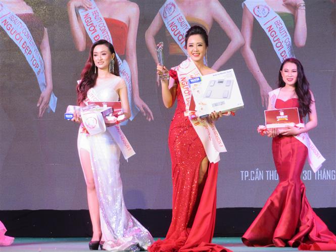 Thuý Loan là chuyên gia và đang làm trưởng ban nối mi nghệ thuật tại WORLDWIDE BEAUTY CONTEST 2019