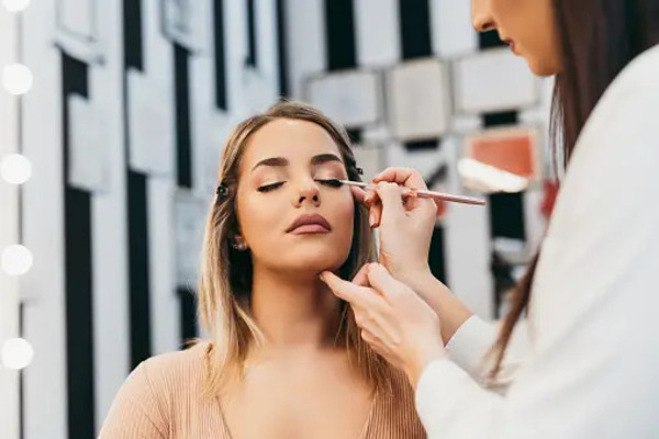 Học make up ở đâu?