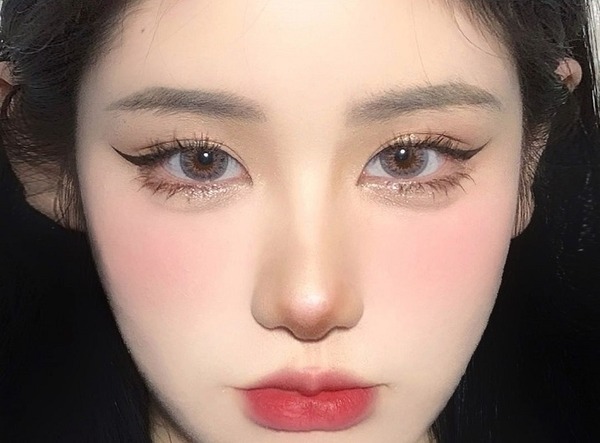 Make up là gì?